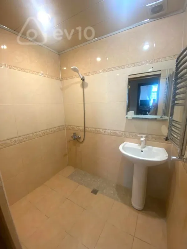 Kirayə verilir 2 otaqlı yeni tikili 67 m²