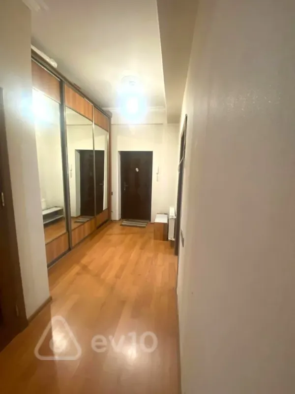 Kirayə verilir 2 otaqlı yeni tikili 67 m²