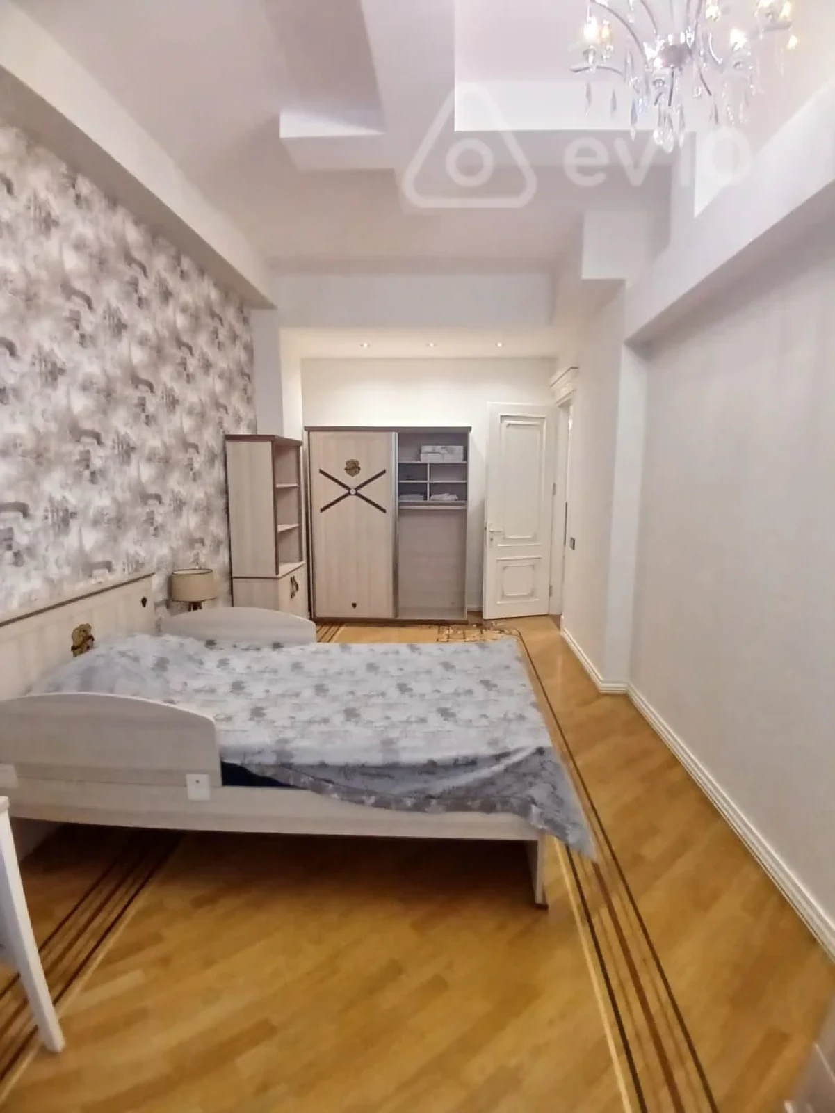 Kirayə verilir 4 otaqlı ofis 240 m²