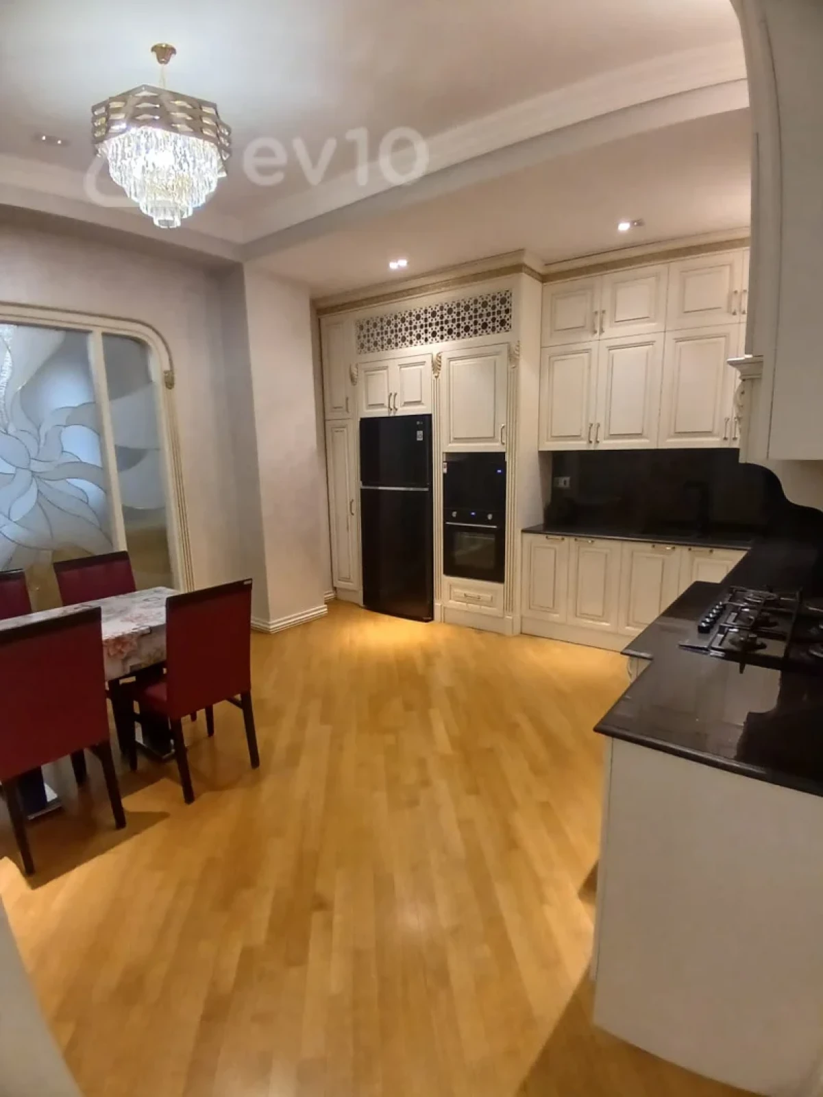 Kirayə verilir 4 otaqlı ofis 240 m²