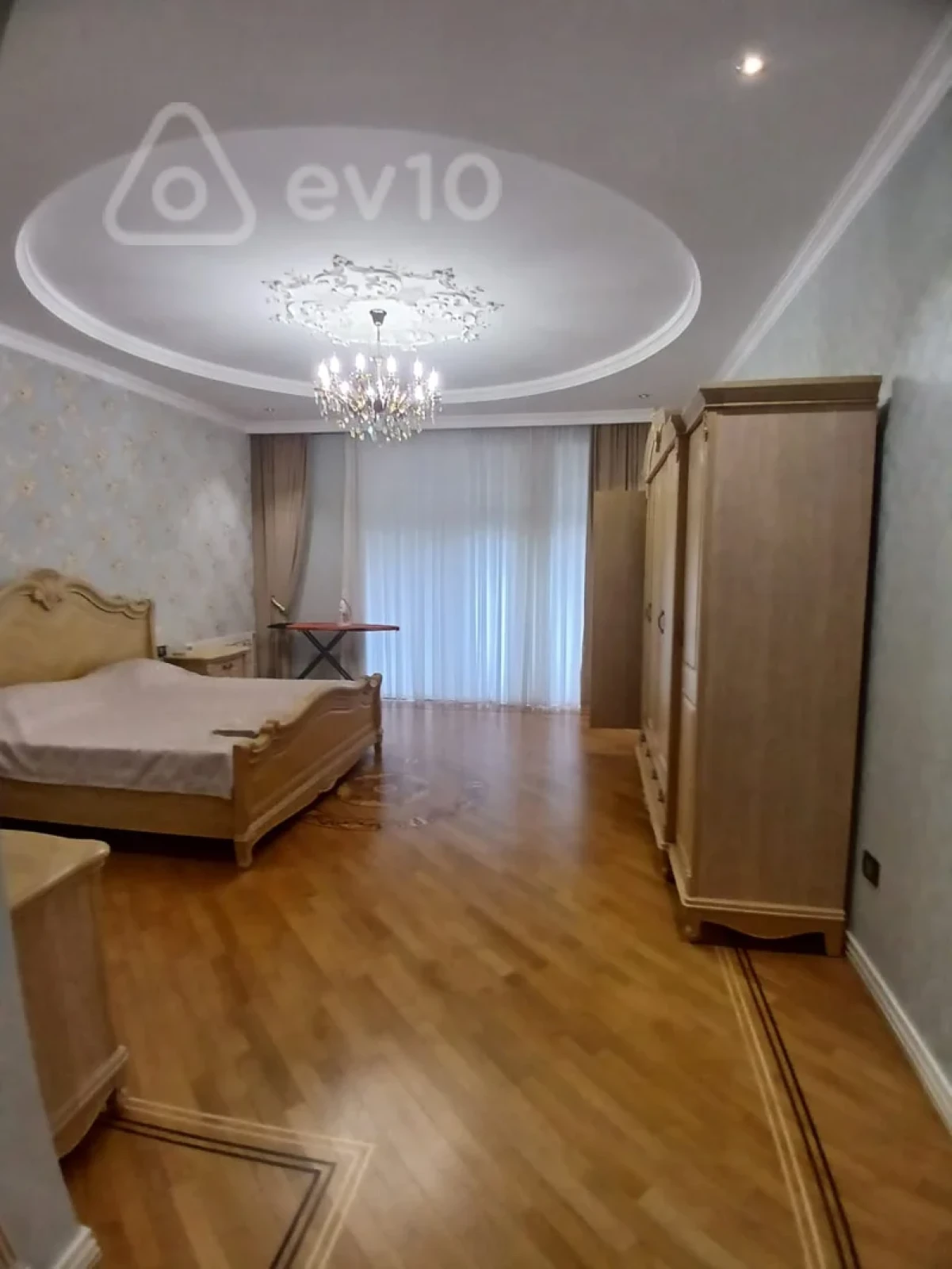 Kirayə verilir 4 otaqlı ofis 240 m²