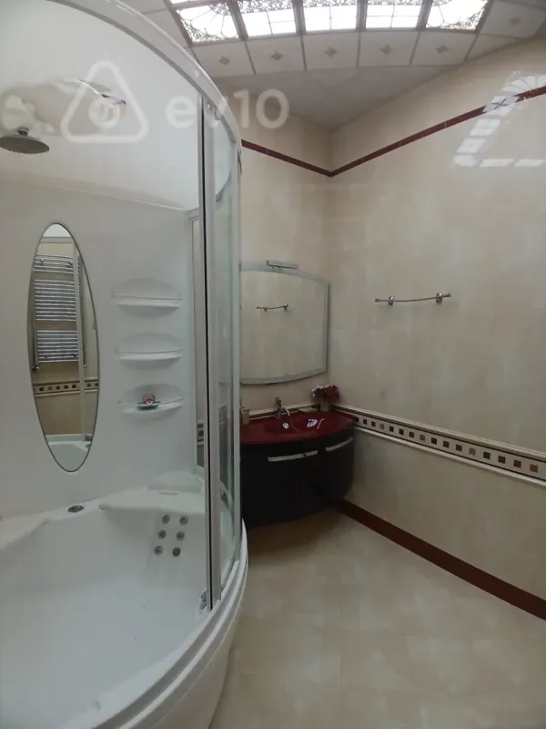 Kirayə verilir 4 otaqlı ofis 240 m²