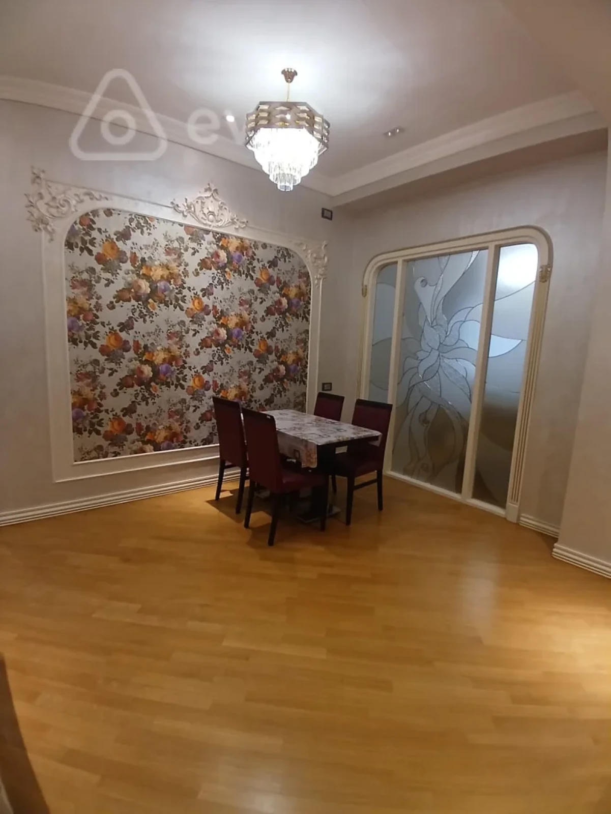 Kirayə verilir 4 otaqlı ofis 240 m²