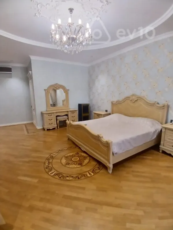 Kirayə verilir 4 otaqlı ofis 240 m²