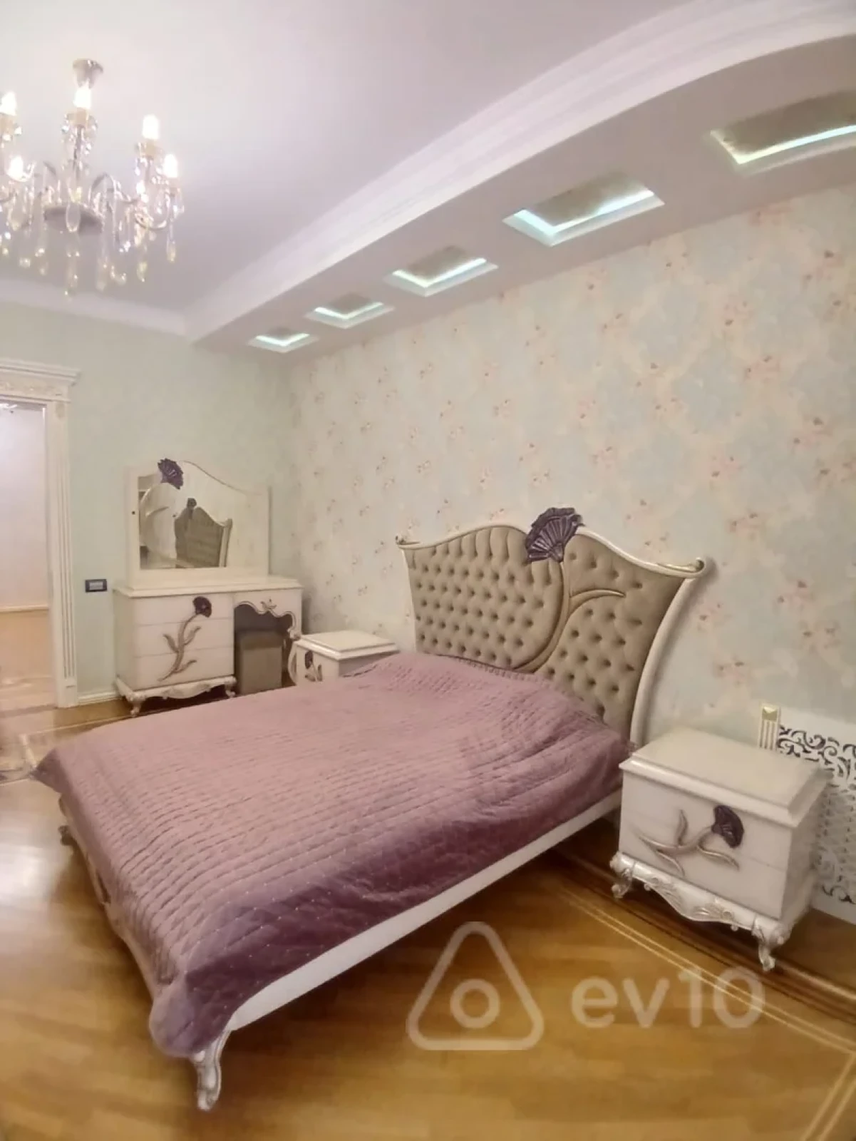 Kirayə verilir 4 otaqlı ofis 240 m²