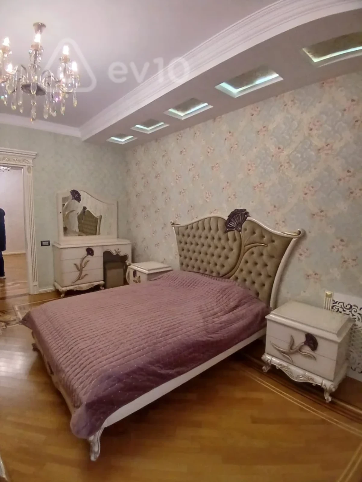 Kirayə verilir 4 otaqlı ofis 240 m²