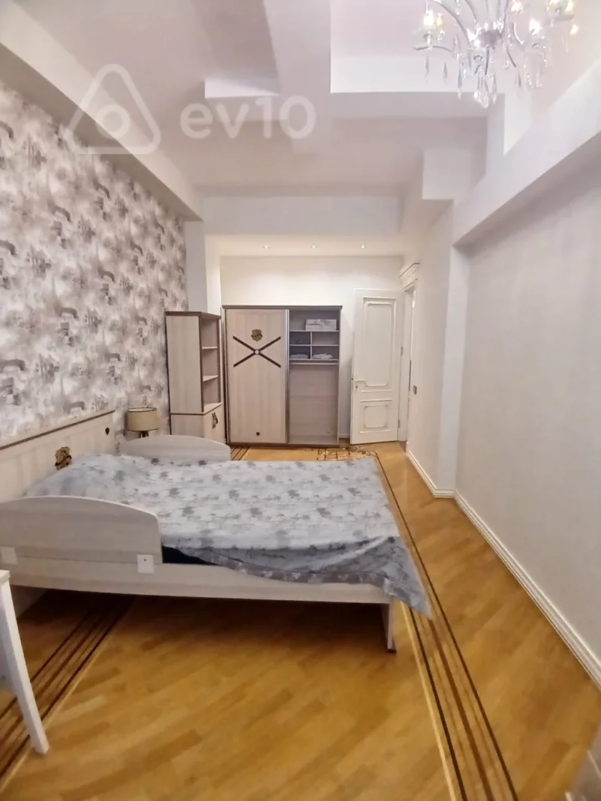 Kirayə verilir 4 otaqlı ofis 240 m²