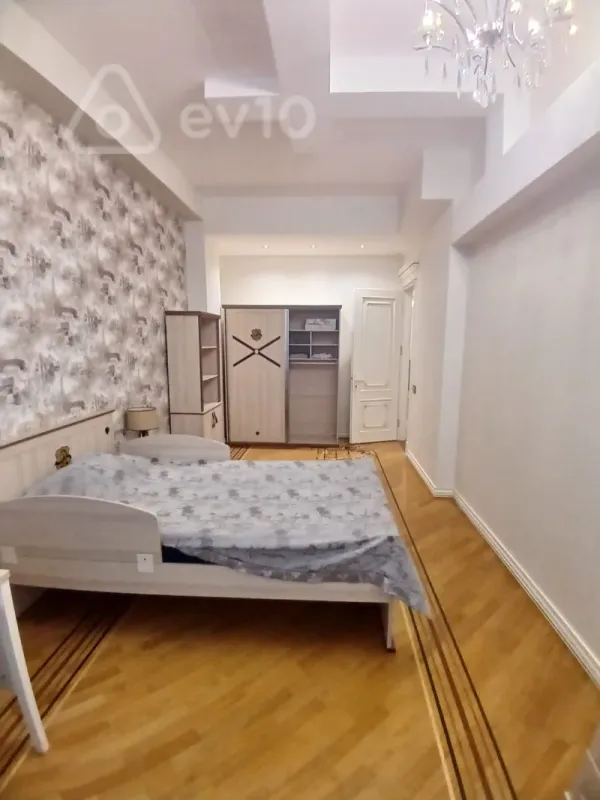 Kirayə verilir 4 otaqlı ofis 240 m²