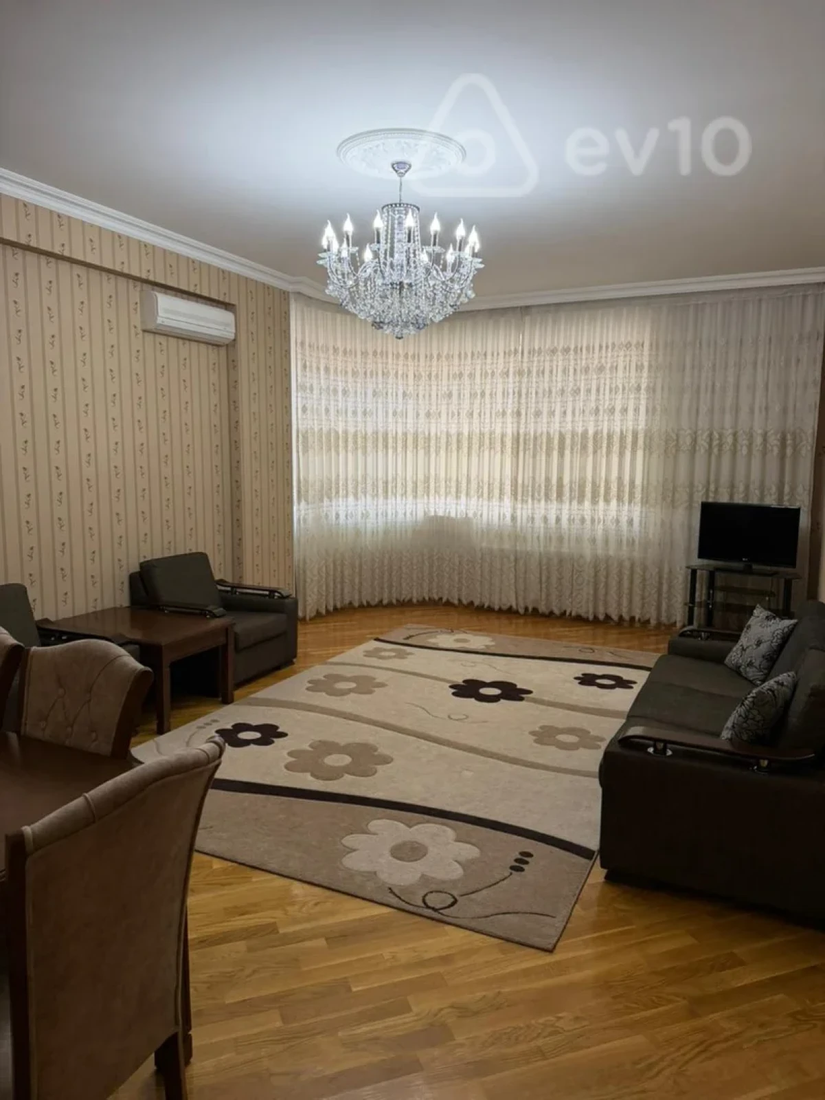 Kirayə verilir 3 otaqlı yeni tikili 128 m²