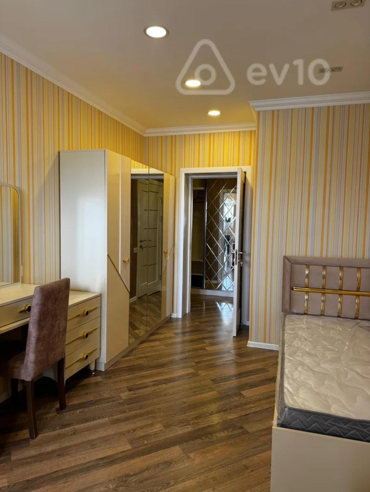 Kirayə verilir 3 otaqlı yeni tikili 85 m²