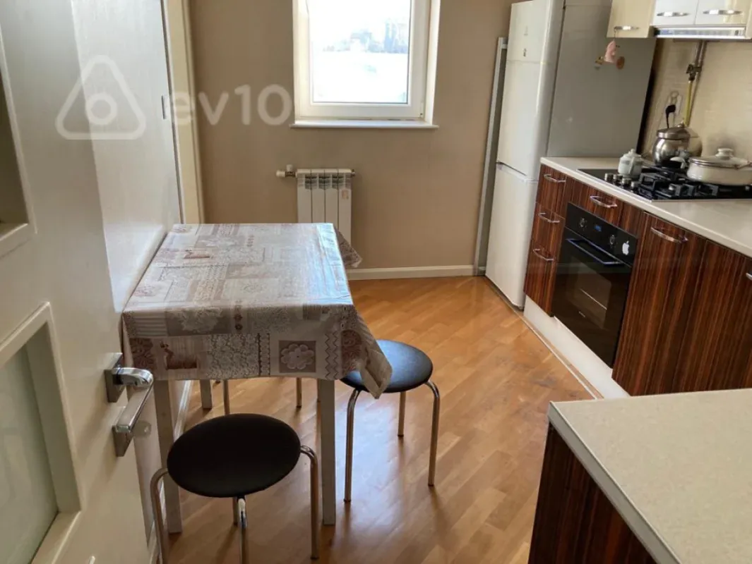 Satılır 3 otaqlı köhnə tikili 70 m²