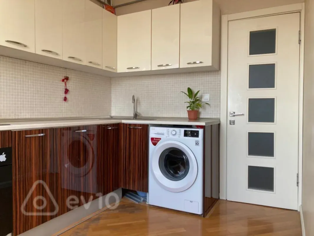 Satılır 3 otaqlı köhnə tikili 70 m²