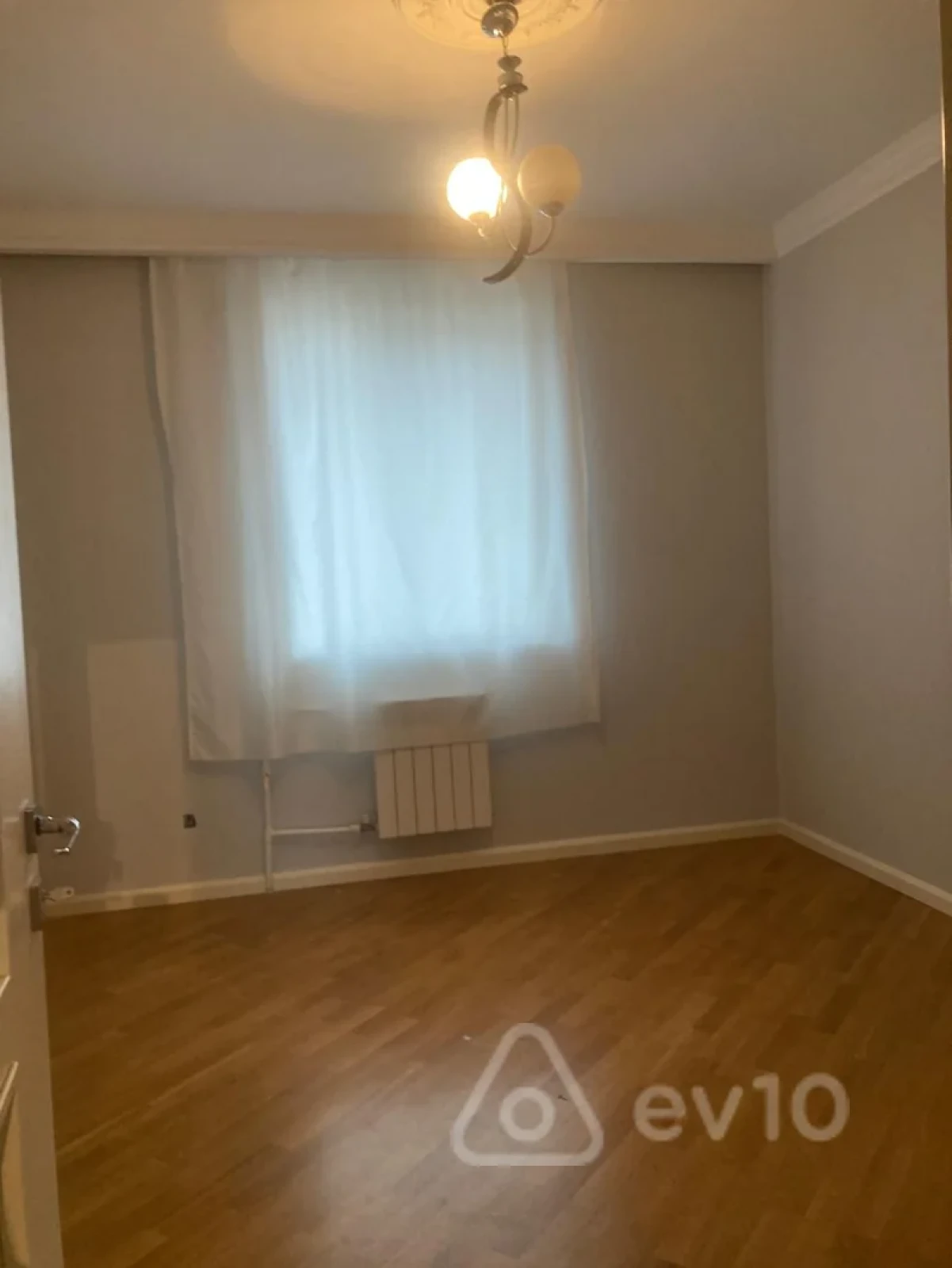 Satılır 3 otaqlı köhnə tikili 70 m²