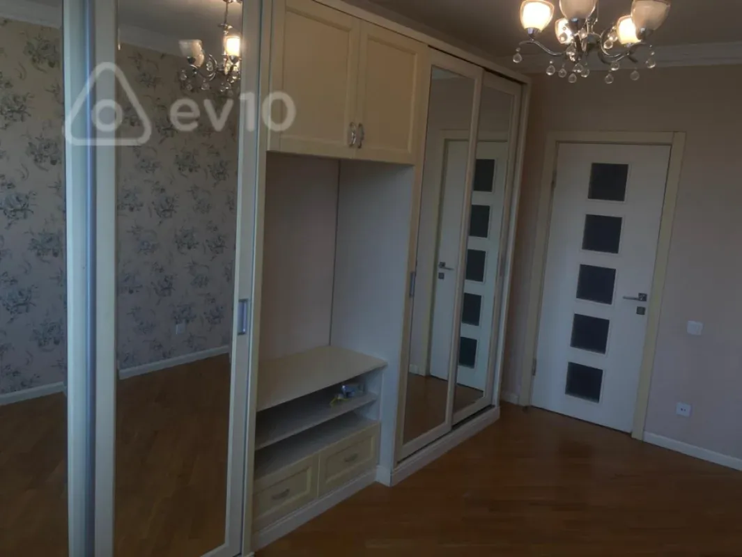 Satılır 3 otaqlı köhnə tikili 70 m²