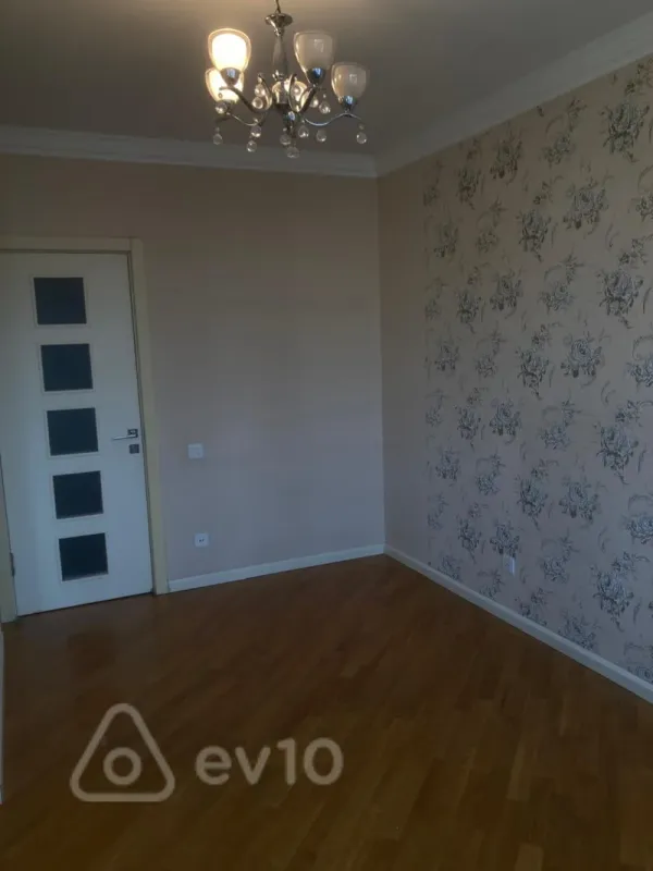 Satılır 3 otaqlı köhnə tikili 70 m²