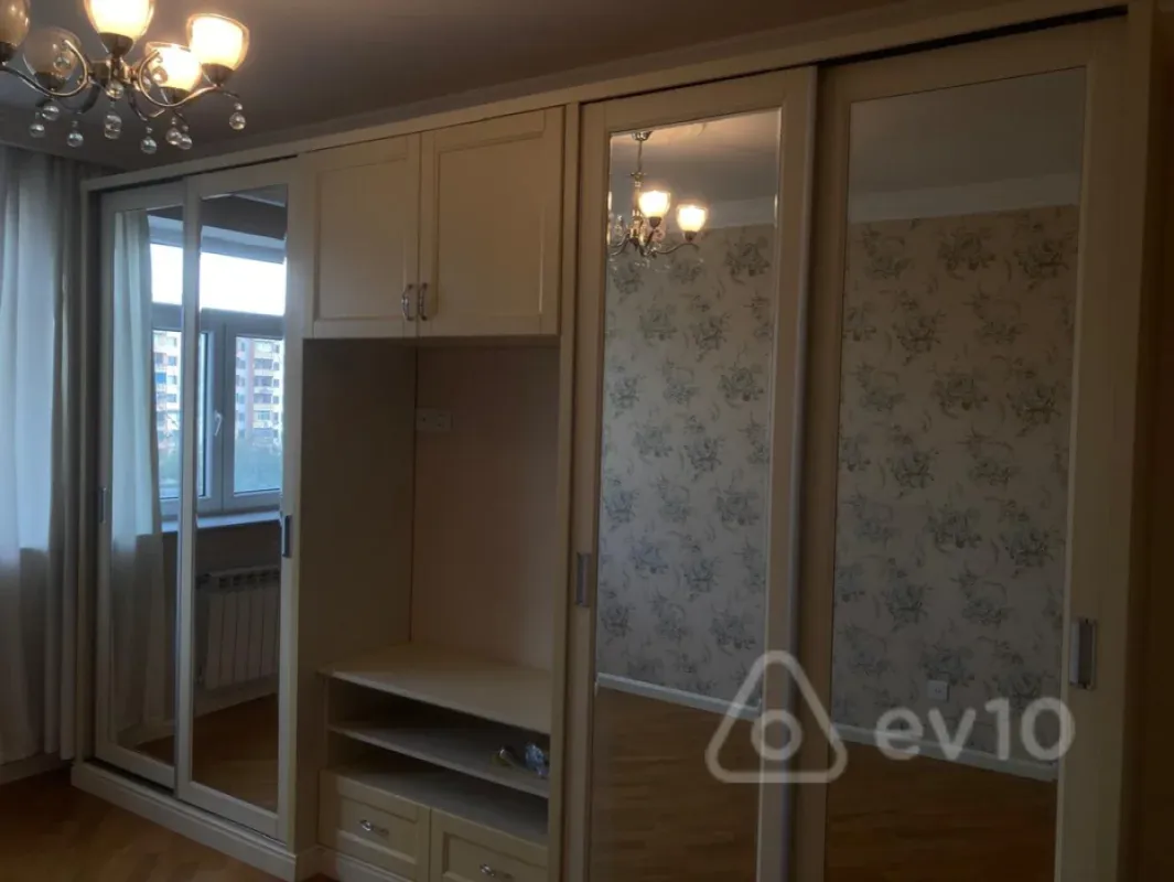 Satılır 3 otaqlı köhnə tikili 70 m²