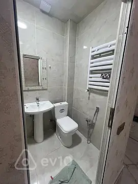 Kirayə verilir 2 otaqlı köhnə tikili 60 m²