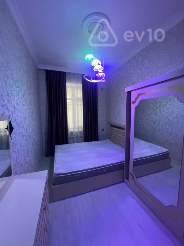 Kirayə verilir 2 otaqlı köhnə tikili 60 m²