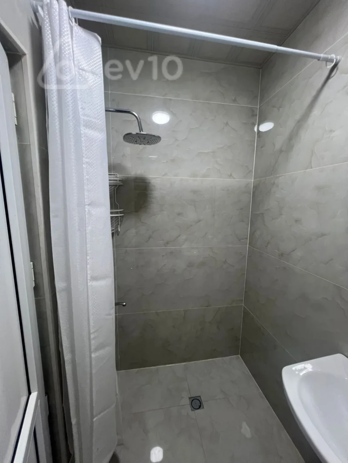 Kirayə verilir 2 otaqlı köhnə tikili 60 m²