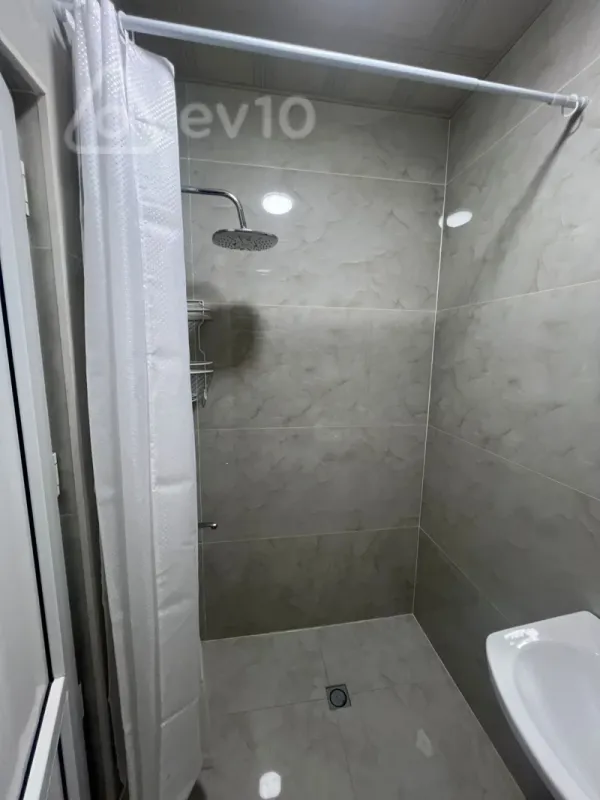 Kirayə verilir 2 otaqlı köhnə tikili 60 m²