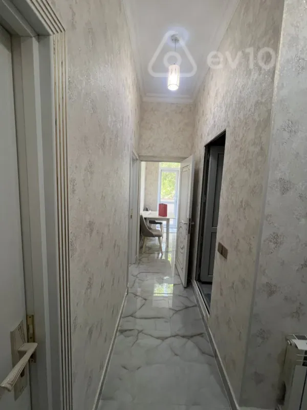 Kirayə verilir 2 otaqlı köhnə tikili 60 m²