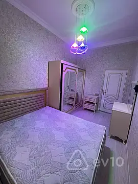 Kirayə verilir 2 otaqlı köhnə tikili 60 m²