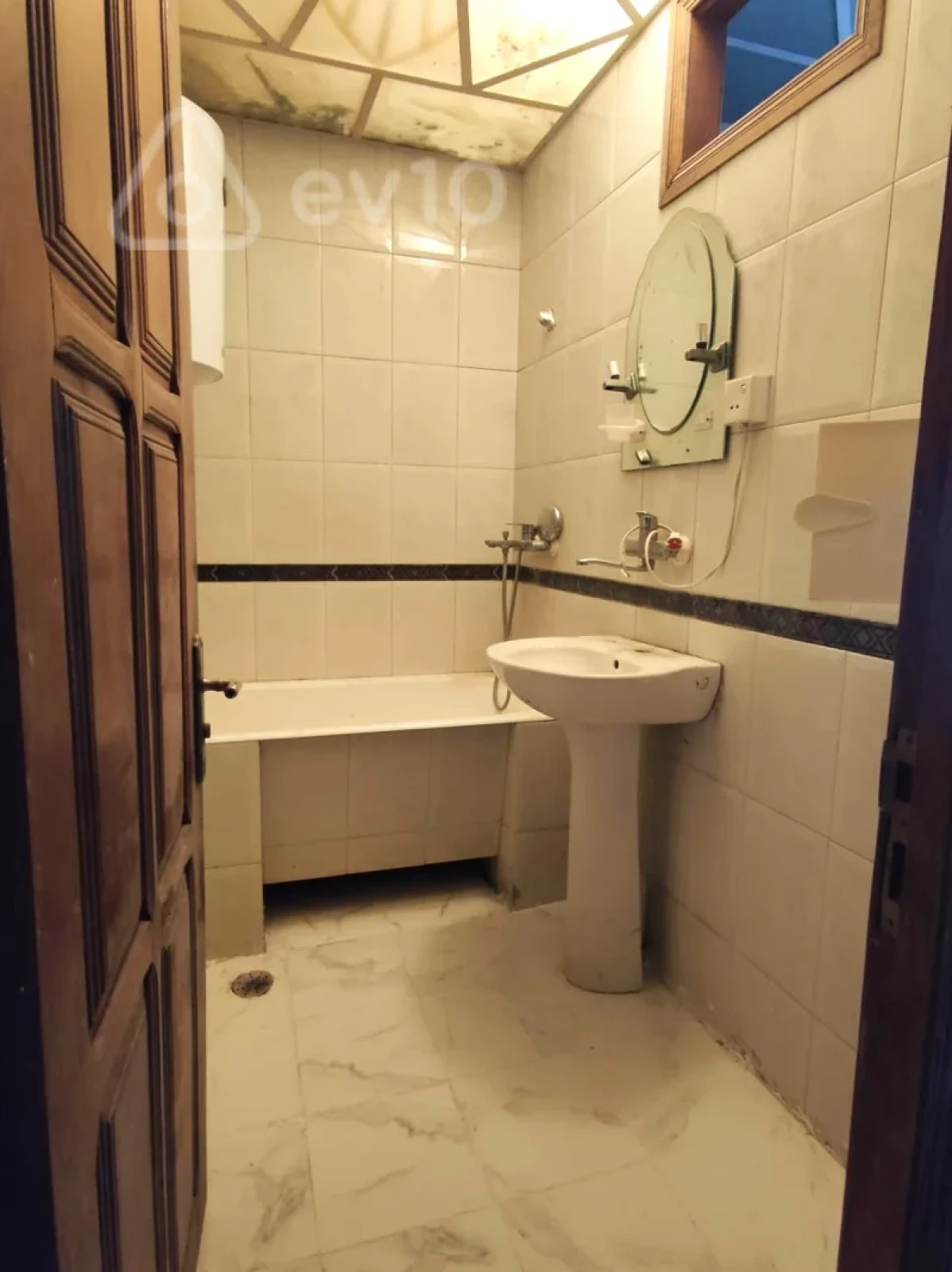 Kirayə verilir 3 otaqlı köhnə tikili 72 m²