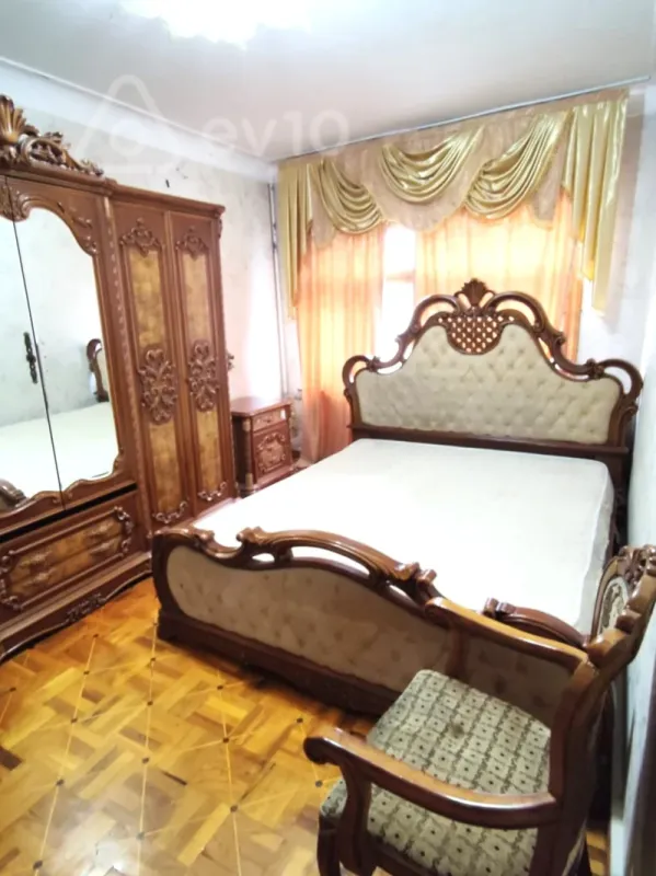 Kirayə verilir 3 otaqlı köhnə tikili 72 m²