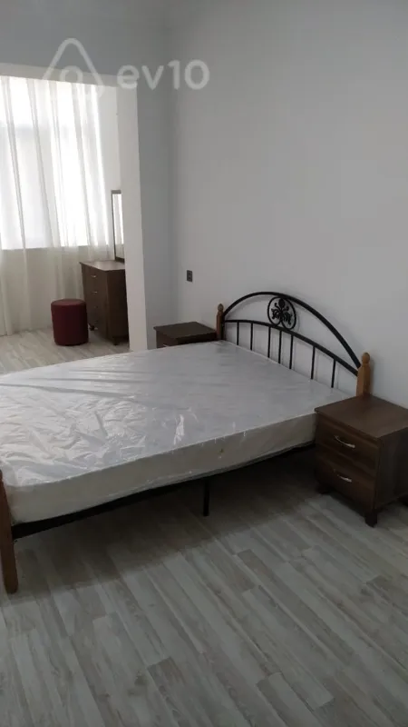 Kirayə verilir 3 otaqlı yeni tikili 95 m²