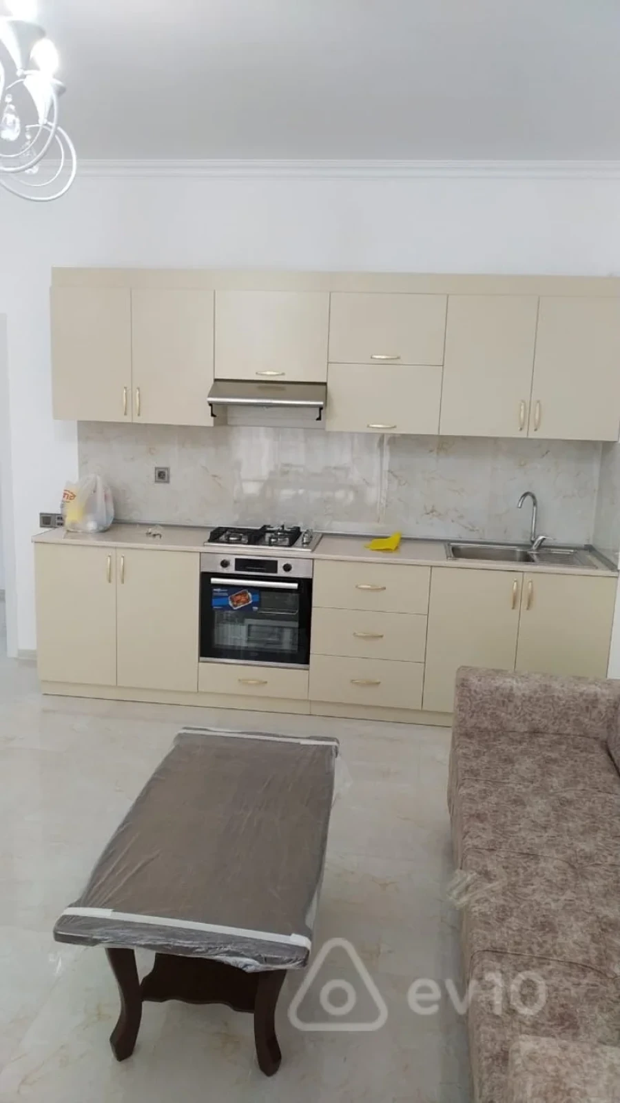 Kirayə verilir 3 otaqlı yeni tikili 95 m²