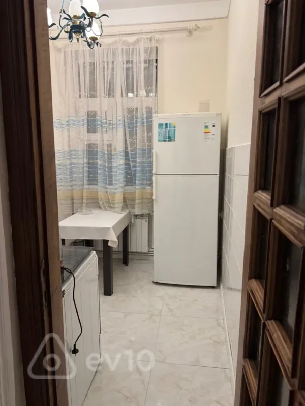 Kirayə verilir 2 otaqlı köhnə tikili 70 m²