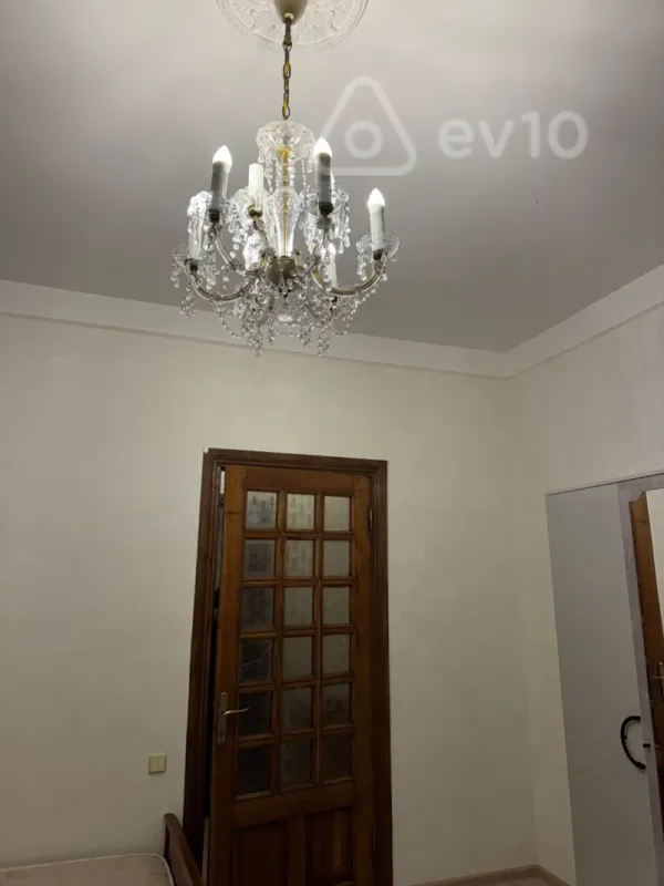 Kirayə verilir 2 otaqlı köhnə tikili 70 m²