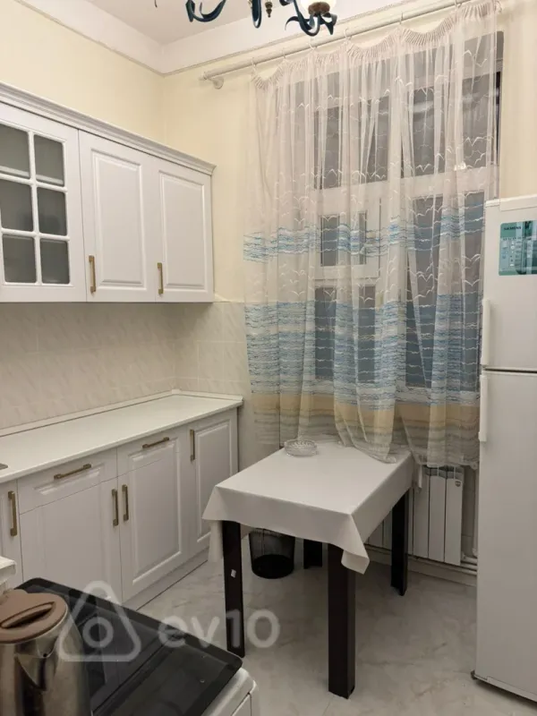 Kirayə verilir 2 otaqlı köhnə tikili 70 m²