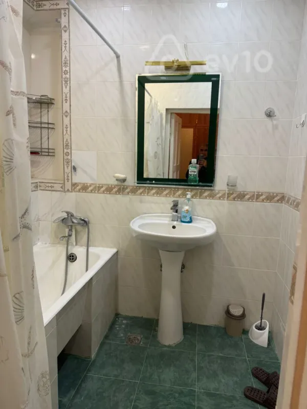 Kirayə verilir 2 otaqlı köhnə tikili 70 m²