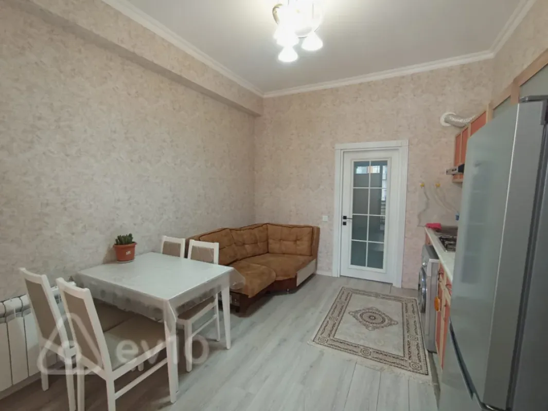 Kirayə verilir 2 otaqlı yeni tikili 70 m²