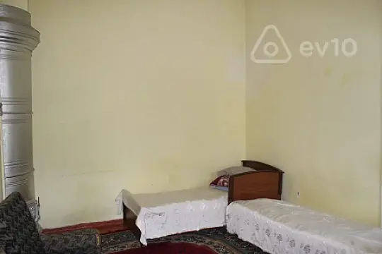 Kirayə verilir 3 otaqlı köhnə tikili 100 m²
