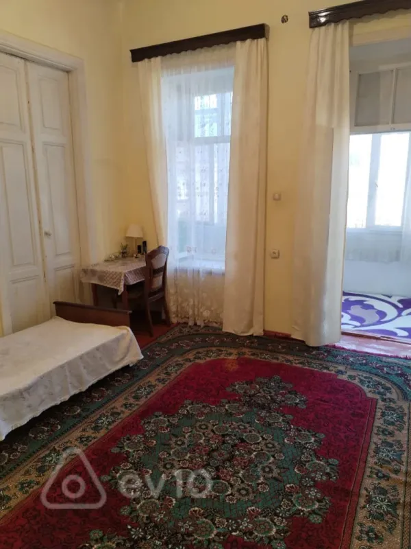 Kirayə verilir 3 otaqlı köhnə tikili 100 m²