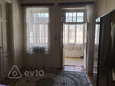 Kirayə verilir 3 otaqlı köhnə tikili 100 m²