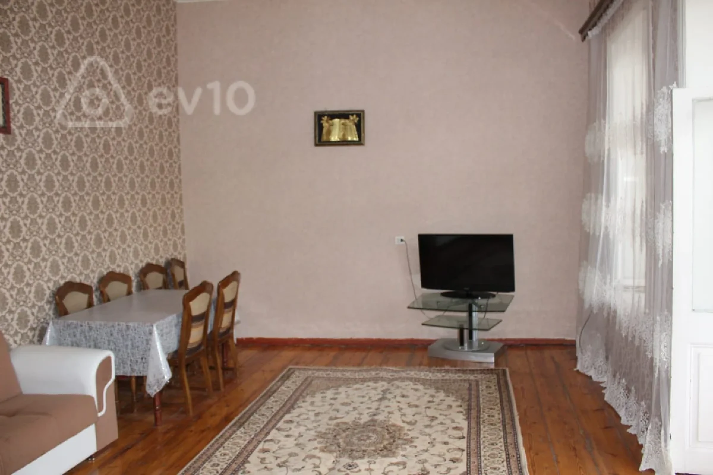 Kirayə verilir 3 otaqlı köhnə tikili 100 m²