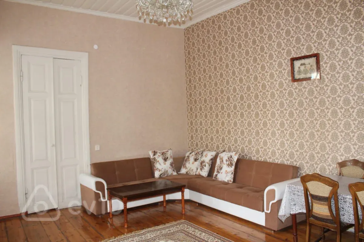 Kirayə verilir 3 otaqlı köhnə tikili 100 m²