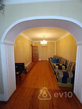 Kirayə verilir 3 otaqlı köhnə tikili 80 m²