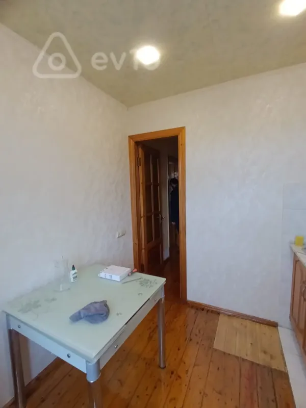 Kirayə verilir 3 otaqlı köhnə tikili 80 m²