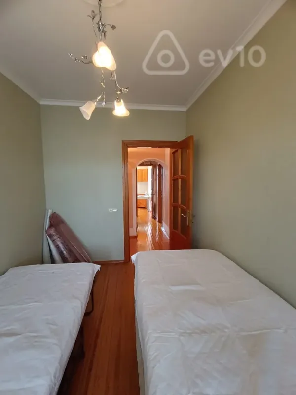 Kirayə verilir 3 otaqlı köhnə tikili 80 m²