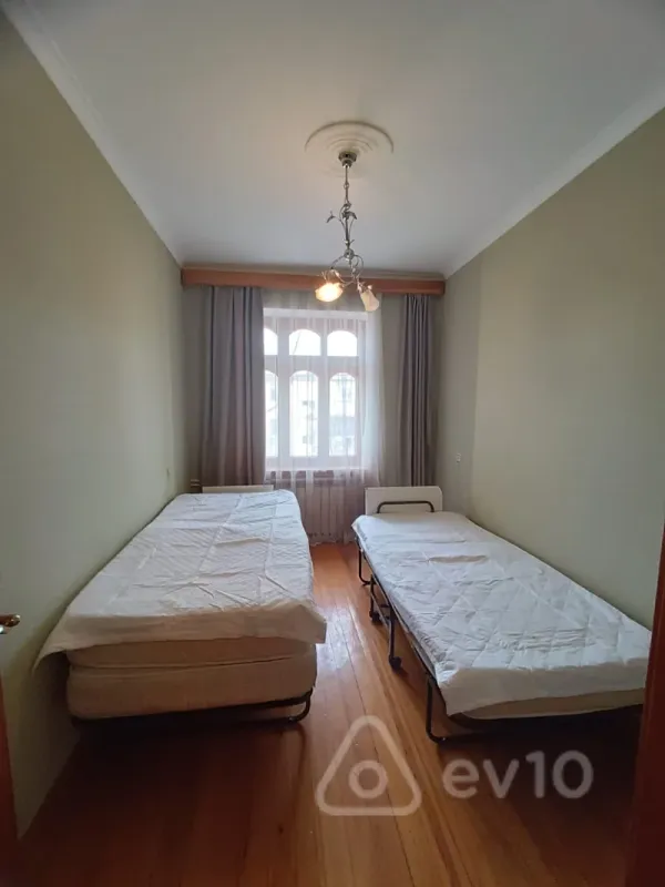 Kirayə verilir 3 otaqlı köhnə tikili 80 m²