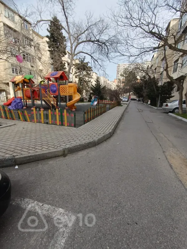 Kirayə verilir 3 otaqlı köhnə tikili 80 m²