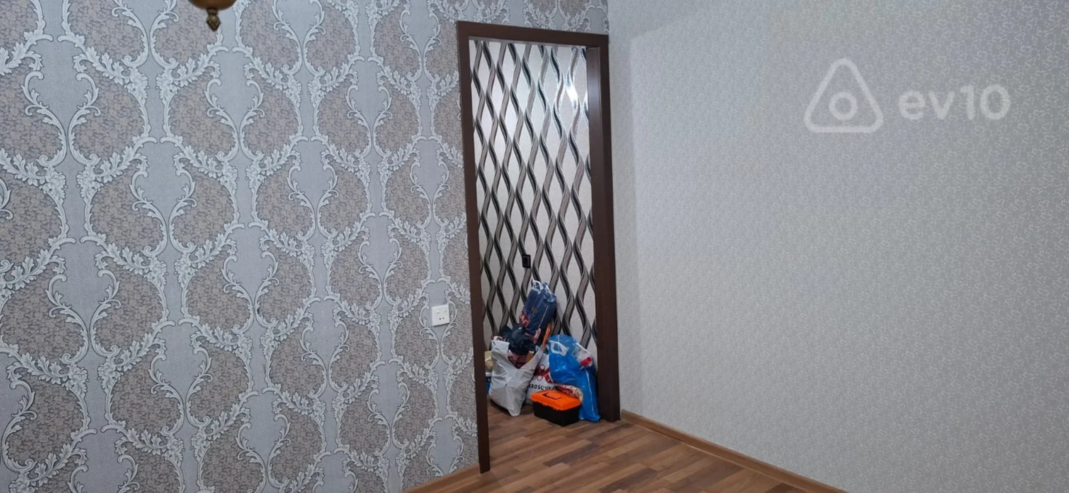 Kirayə verilir 2 otaqlı köhnə tikili 40 m²