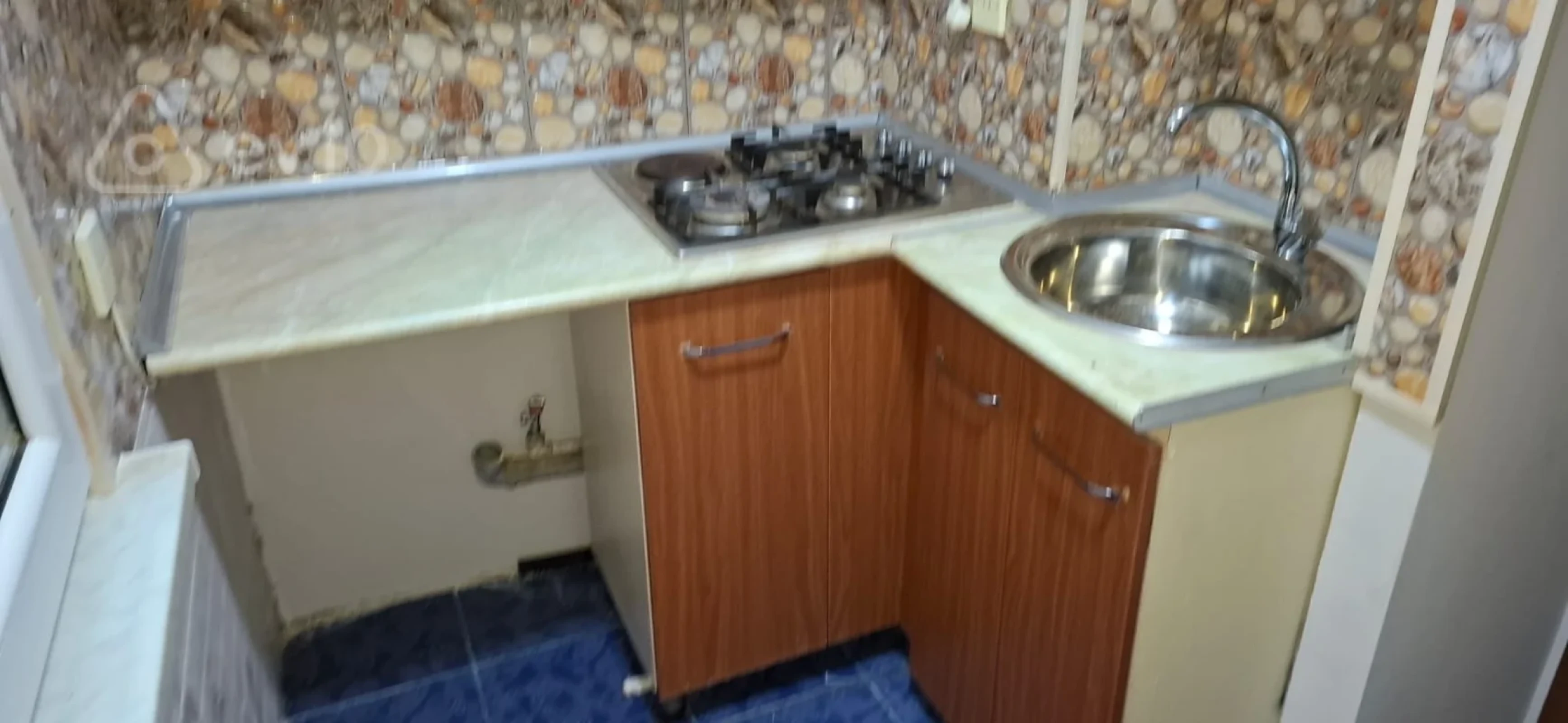 Kirayə verilir 2 otaqlı köhnə tikili 40 m²