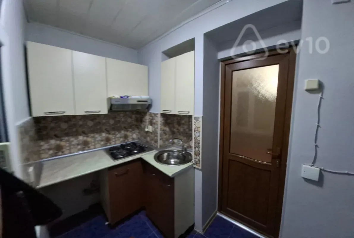 Kirayə verilir 2 otaqlı köhnə tikili 40 m²