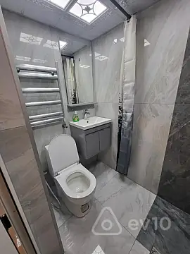 Kirayə verilir 2 otaqlı köhnə tikili 50 m²