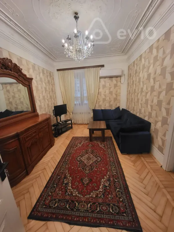 Kirayə verilir 2 otaqlı köhnə tikili 50 m²